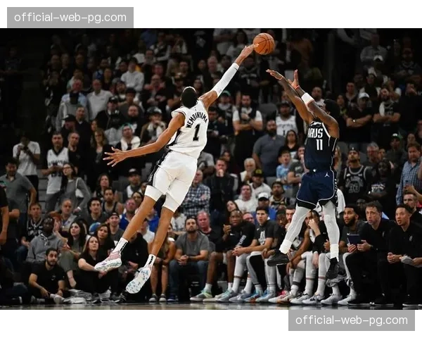 文班亚马防守覆盖面积广，对手进攻选择变得极艰难